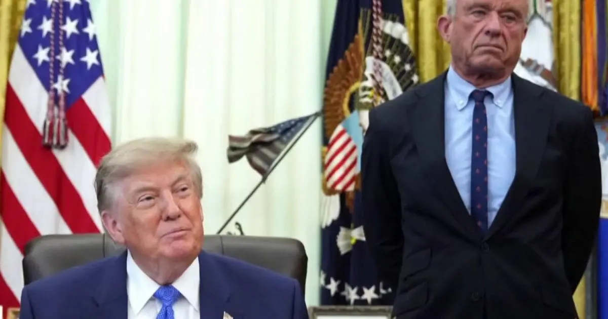 Tổng Thống Trump ký sắc lệnh thay đổi khuyến nghị vaccine trẻ em