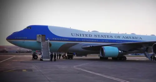 Hoạt động bí mật của Mật vụ: Đổi máy bay của Tổng thống Trump giữa mối đe dọa từ Iran