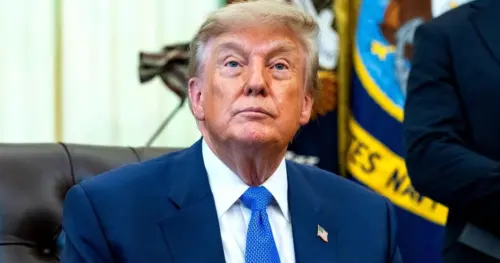Tổng Thống Trump nói về vụ đổi máy bay bất thường để đảm bảo an toàn