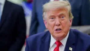 Tổng Thống Trump Bác Bỏ Quan Ngại Về Tình Trạng Trên Tàu USS Abraham Lincoln