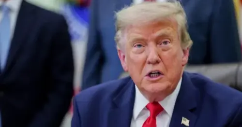 Tổng Thống Trump Bác Bỏ Quan Ngại Về Tình Trạng Trên Tàu USS Abraham Lincoln