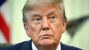 Tổng Thống Trump hoãn áp thuế 50% lên hàng hóa Canada vào phút chót