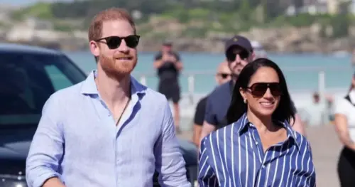Hoàng tử Harry và Meghan trở về Vương quốc Anh