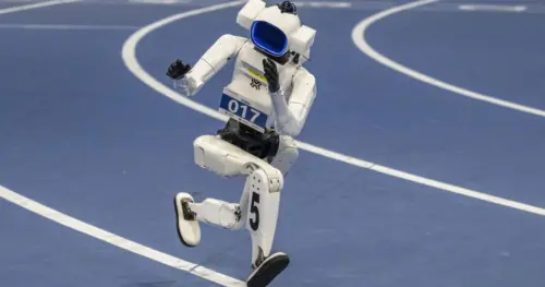 Robot thể thao Trung Quốc phá kỷ lục chạy 100m của Usain Bolt