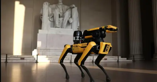 ICE Lên Kế Hoạch Mua ‘Chó’ Robot Cho Một Số Hoạt Động Thực Thi Luật Di Trú