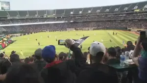 Tương lai của Oakland Roots tại Sân vận động Oakland Coliseum vẫn chưa chắc chắn sau cuộc họp đặc biệt về nợ