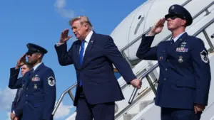 Tổng Thống Trump đe dọa thêm các cuộc tấn công vào Iran khi Hoa Kỳ thúc đẩy mở lại Eo biển Hormuz