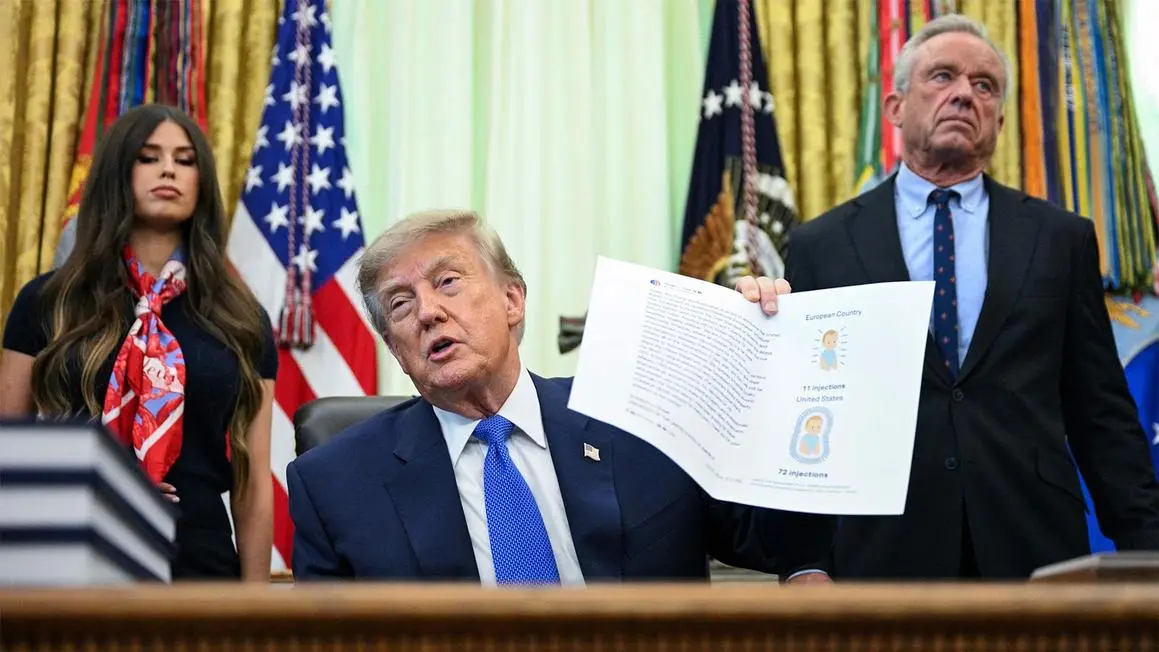 Tổng thống Donald Trump ký sắc lệnh thay đổi lịch tiêm chủng trẻ em
