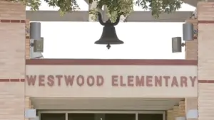 Trường Tiểu học Westwood có ngày khai giảng mới sau khi nấm mốc trên khuôn viên làm trì hoãn ngày đầu tiên