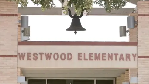 Trường Tiểu học Westwood có ngày khai giảng mới sau khi nấm mốc trên khuôn viên làm trì hoãn ngày đầu tiên
