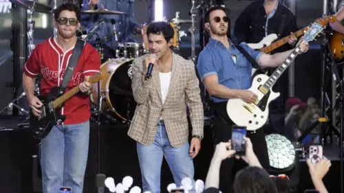 Jonas Brothers biểu diễn tại lễ khai mạc NFL ở Melbourne