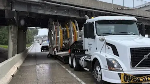 Nhiều làn đường chính hướng Đông trên I-10 bị đóng sau khi Cầu Houston Avenue bị va chạm lần nữa