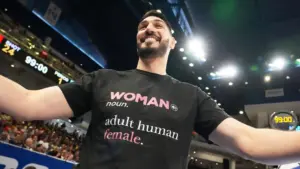 Cựu cầu thủ NBA Enes Kanter Freedom bị đuổi khỏi trận đấu WNBA