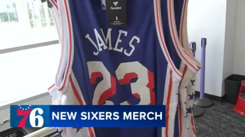 Hàng trăm người hâm mộ xếp hàng mua áo đấu LeBron James của đội 76ers