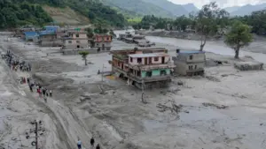 Số người chết tăng trong thảm họa biên giới Nepal-Trung Quốc khi hồ nước đe dọa lũ lụt mới