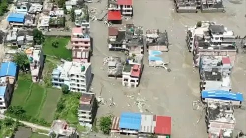 Cư dân vùng Vịnh tìm kiếm người thân sau trận lũ lụt thảm khốc ở Nepal