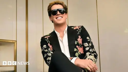 Bình luận viên cực hữu Milo Yiannopoulos bị ICE tạm giữ