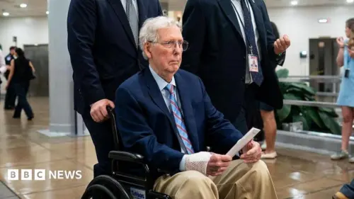 Thượng Nghị Sĩ Mitch McConnell Đã Xuất Viện Phục Hồi Chức Năng, Trở Về Nhà