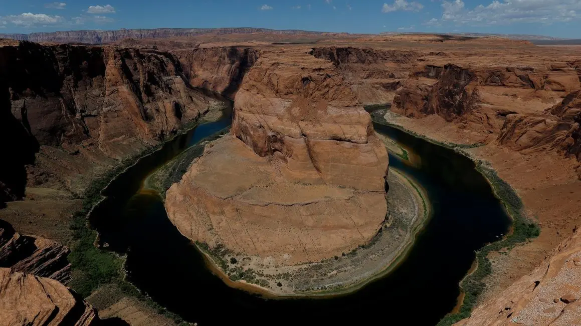 Chính phủ Liên bang ra lệnh cắt giảm nước sông Colorado mạnh cho Arizona, California và Nevada