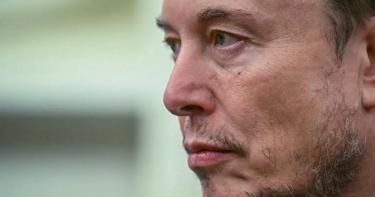 Elon Musk Tham Gia Cuộc Tranh Luận Giữa Kỳ
