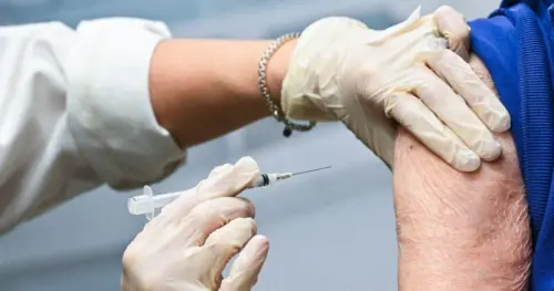Cơ Quan Y Tế Hoa Kỳ Phê Chuẩn Vắc-xin Cúm mRNA Đầu Tiên