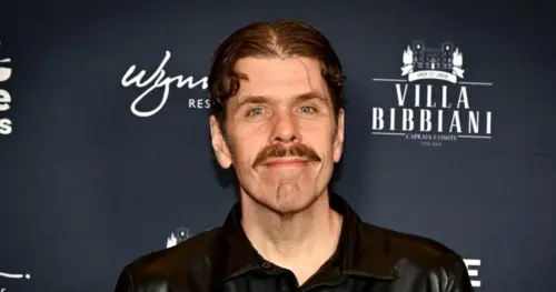 Gia đình blogger Perez Hilton cho biết các con đã rời khỏi nhà trước vụ tự làm hại mình được phát trực tiếp