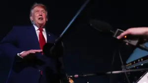 Tổng Thống Donald Trump xác nhận việc đổi máy bay bí mật