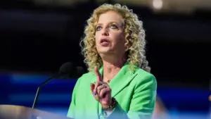 Cựu Dân biểu Debbie Wasserman Schultz tái đắc cử, hai ứng viên được Tổng thống Donald Trump hậu thuẫn thất bại trong bầu cử sơ bộ ở Florida