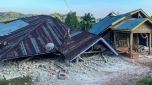 Động đất mạnh 7.7 độ Richter ngoài khơi Indonesia, ít nhất 2 người thiệt mạng
