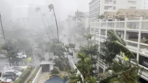 Bão Lala đổ bộ quần đảo Hawaii, gây mưa lớn, lũ quét và gió mạnh