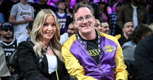 Chủ nhân đội Lakers, bà Jeanie Buss, không đồng ý bán cổ phần đội bóng, theo luật sư