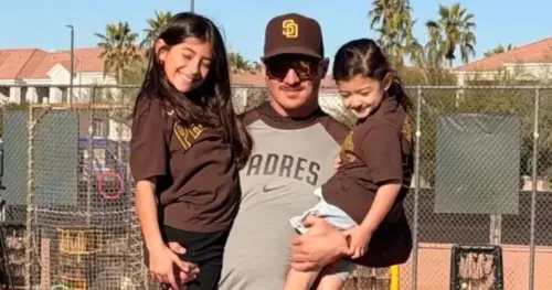 Quan chức huấn luyện viên đội bóng chày San Diego Padres bị ICE bắt giữ tại Texas