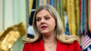 Tổng Thống Trump Dự Kiến Đề Cử Bác Sĩ Heidi Overton Làm Giám Đốc FDA