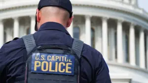 Lập Biên Tài Xế Xe Bán Tải Tìm Thấy Máy Chém Gần Điện Capitol