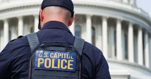 Lập Biên Tài Xế Xe Bán Tải Tìm Thấy Máy Chém Gần Điện Capitol