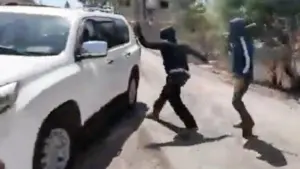 Phụ nữ Palestine và đội ngũ NBC News bị người định cư Israel tấn công ở Bờ Tây