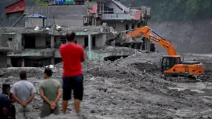 Số người chết trong lũ lụt ở Nepal vượt 900, số người mất tích gần gấp đôi