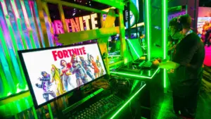 Trải nghiệm rides Millennium Falcon của Disney giờ đây kết nối với phần thưởng trong game Fortnite