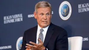 Thống đốc Tennessee ủng hộ ứng cử viên thách thức nghị sĩ được Tổng thống Trump hậu thuẫn trong cuộc bầu cử sơ bộ Hạ viện