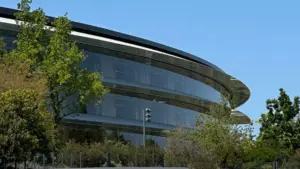 Apple Tuyển Dụng Giám Đốc Điều Hành Hãng Hàng Không Hoa Kỳ Cho Bộ Phận Quan Hệ Chính Phủ