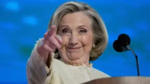 Bà Hillary Clinton kêu gọi phe cánh tả ủng hộ Đảng Dân chủ, cảnh báo về các cuộc tấn công của Đảng Cộng hòa