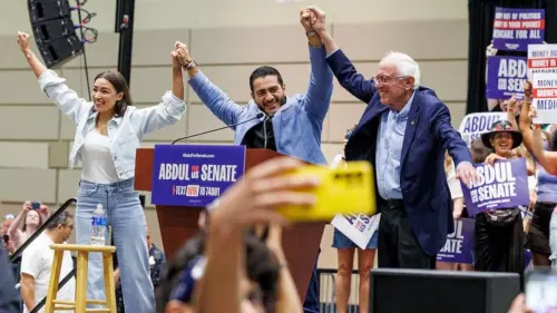 Ứng viên Thượng Viện Michigan Abdul El-Sayed đối mặt với áp lực từ bỏ quan điểm cực đoan