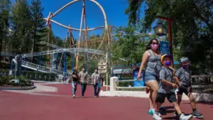 Hạn hán điện làm chậm giờ mở cửa Six Flags Magic Mountain