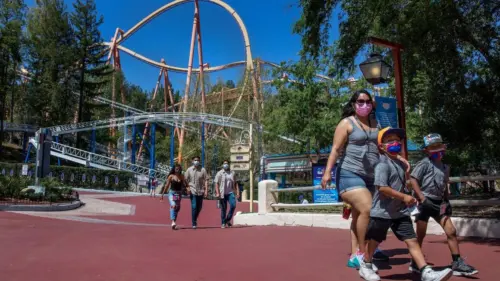 Hạn hán điện làm chậm giờ mở cửa Six Flags Magic Mountain