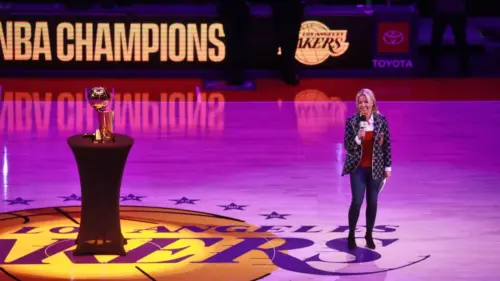 Tranh chấp gia đình Buss về kế hoạch bán cổ phần đội Lakers