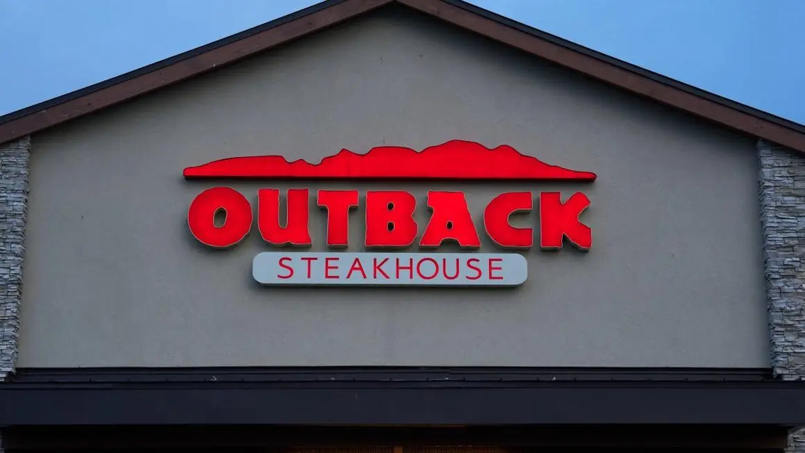 Hai người đàn ông bị buộc tội trộm dầu ăn tại nhà hàng Outback Steakhouse ở Lehigh County