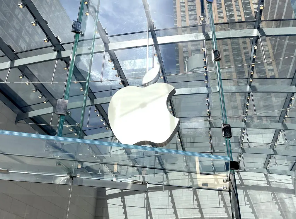 Báo cáo: Nhà phân tích bác bỏ kỳ vọng về iPhone hoàn toàn bằng kính