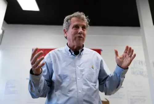 Thượng Nghị Sĩ Sherrod Brown ‘lật mặt’ quan điểm về trung tâm dữ liệu