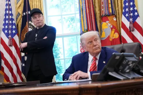 Tổng Thống Donald Trump Mua Cổ Phiếu SpaceX Hai Tuần Sau IPO “Bom Tấn”