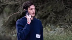 Josh Kushner và Bob Iger mua lại đội Los Angeles Lakers với giá kỷ lục